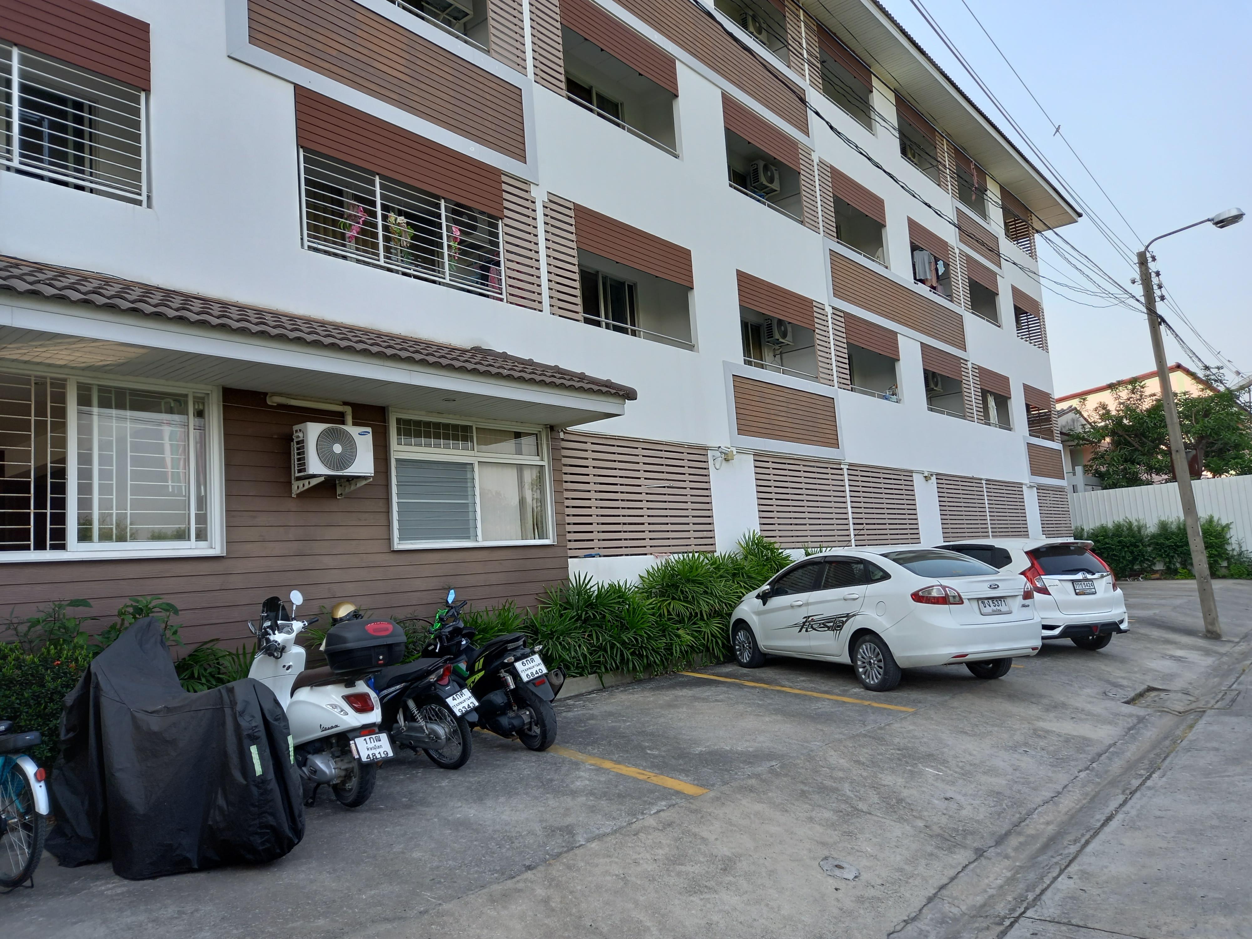 Ruan Plaisoi Apartment Bangkok Exterior photo