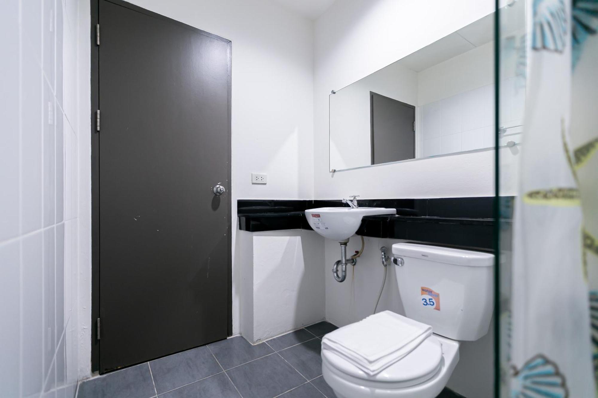 Ruan Plaisoi Apartment Bangkok Exterior photo