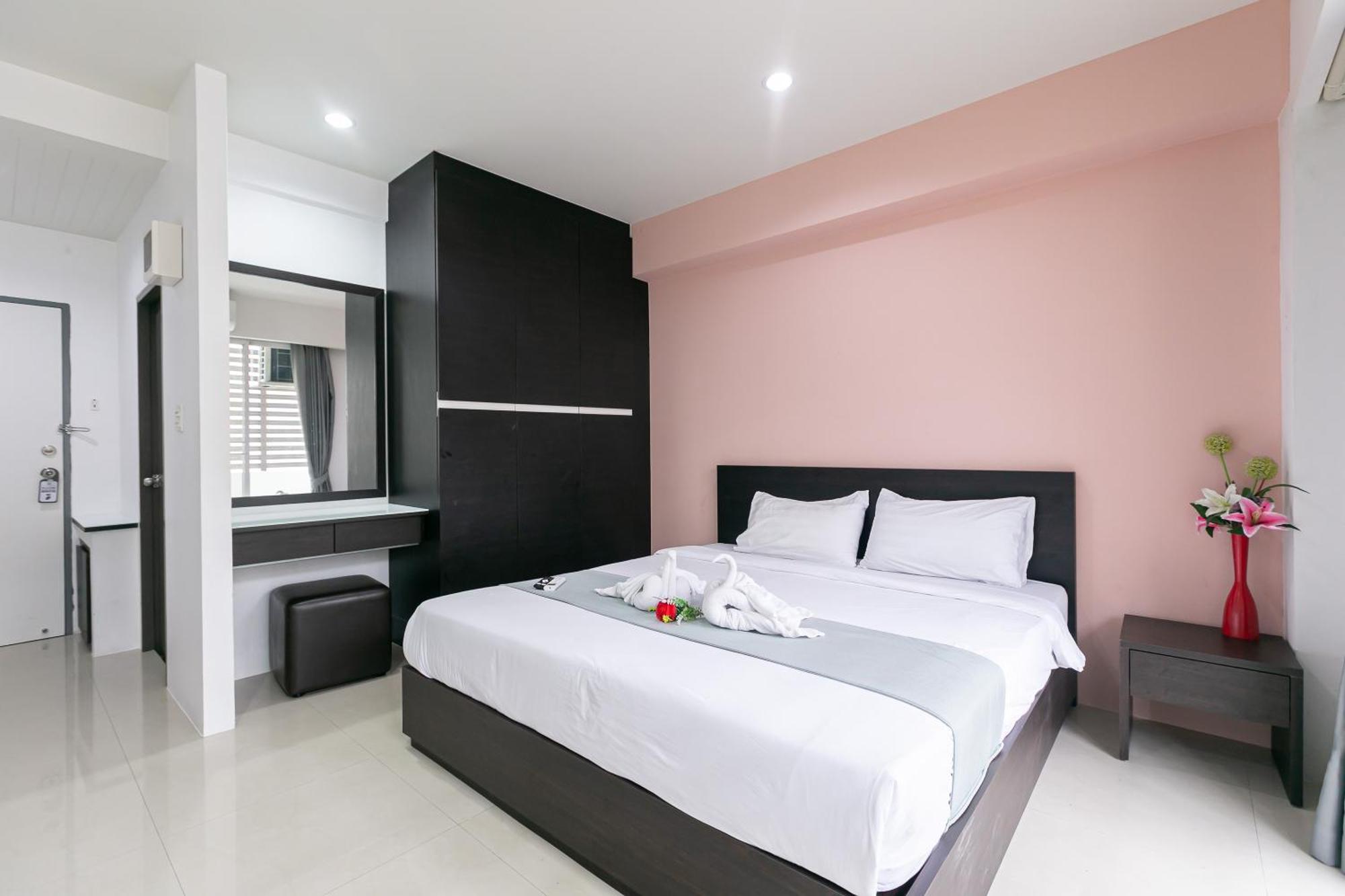 Ruan Plaisoi Apartment Bangkok Exterior photo