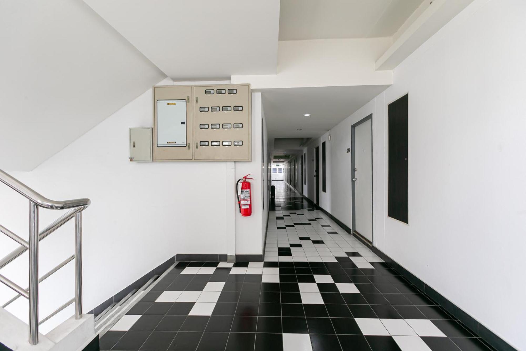 Ruan Plaisoi Apartment Bangkok Exterior photo