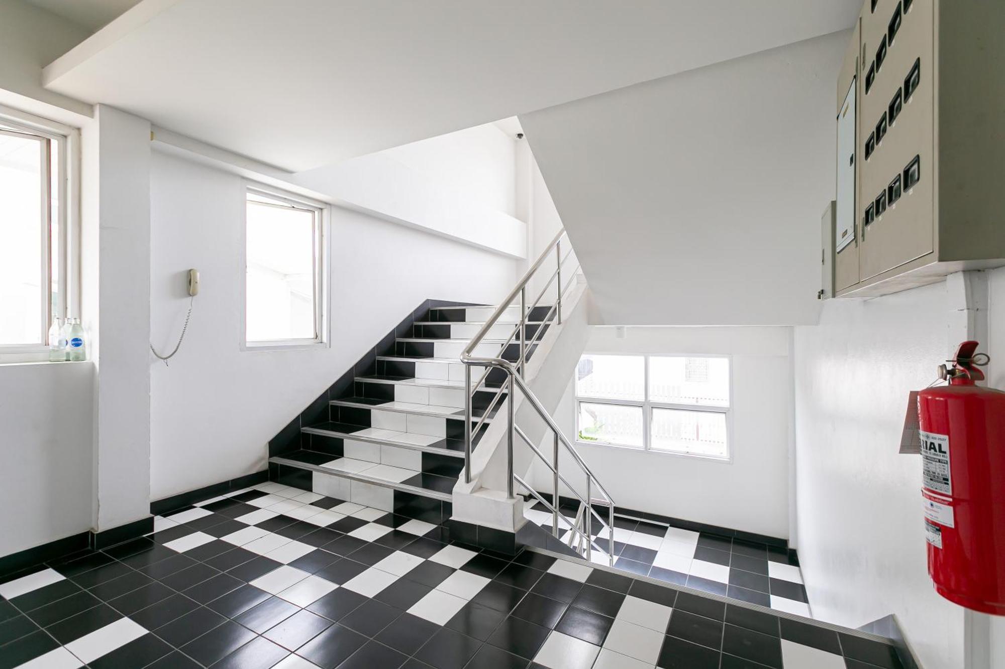 Ruan Plaisoi Apartment Bangkok Exterior photo