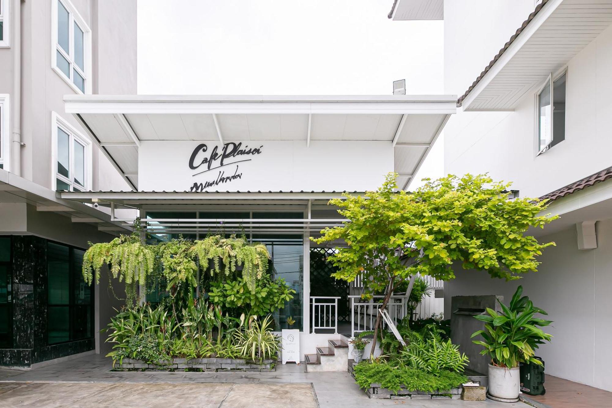 Ruan Plaisoi Apartment Bangkok Exterior photo