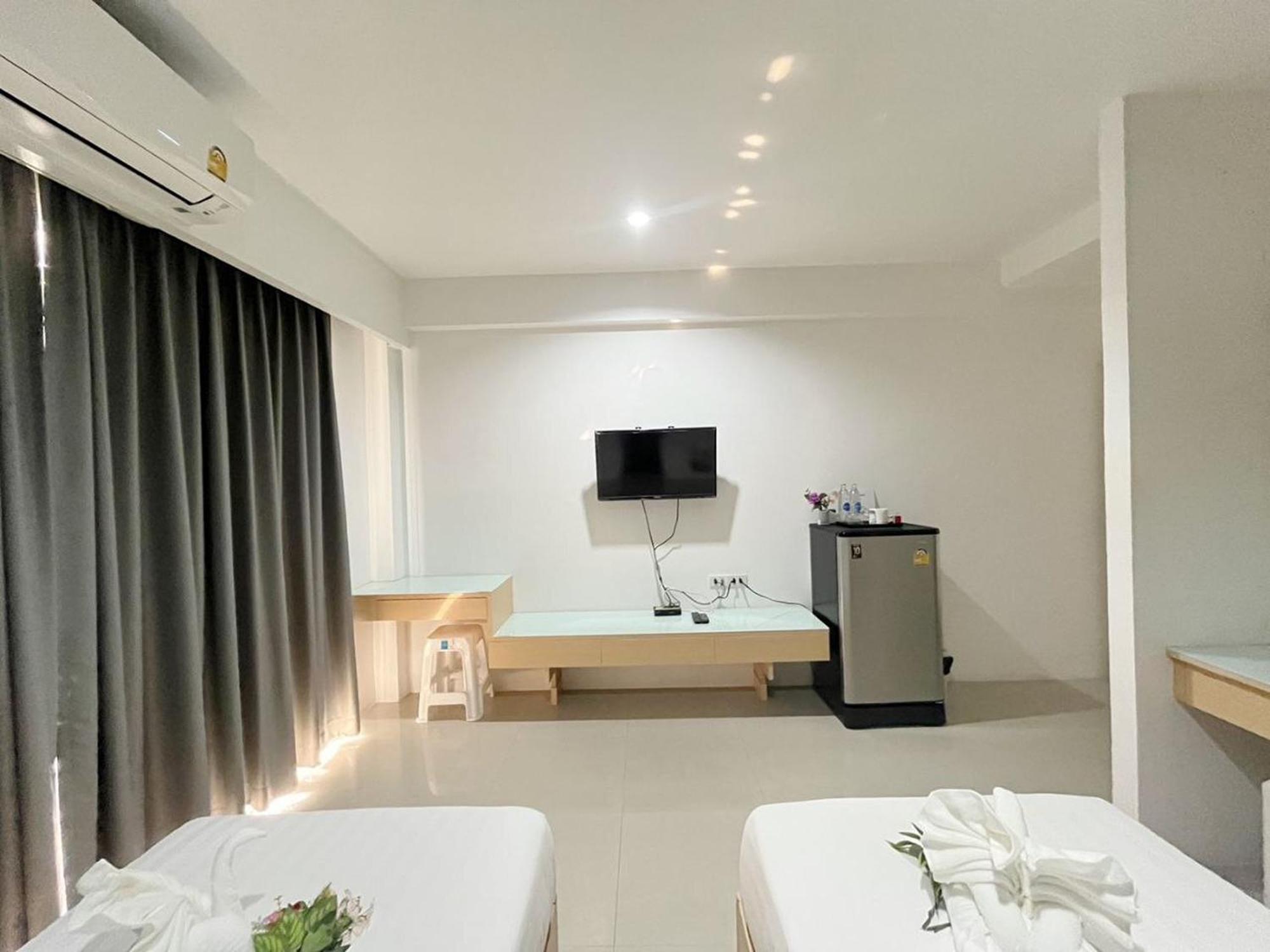 Ruan Plaisoi Apartment Bangkok Exterior photo