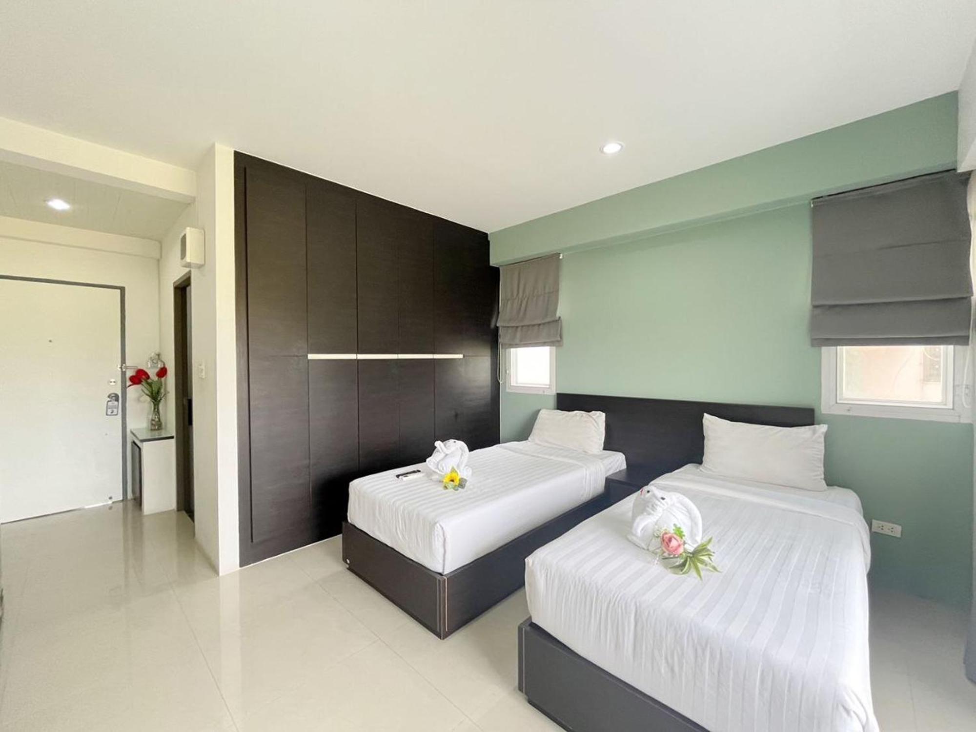 Ruan Plaisoi Apartment Bangkok Exterior photo