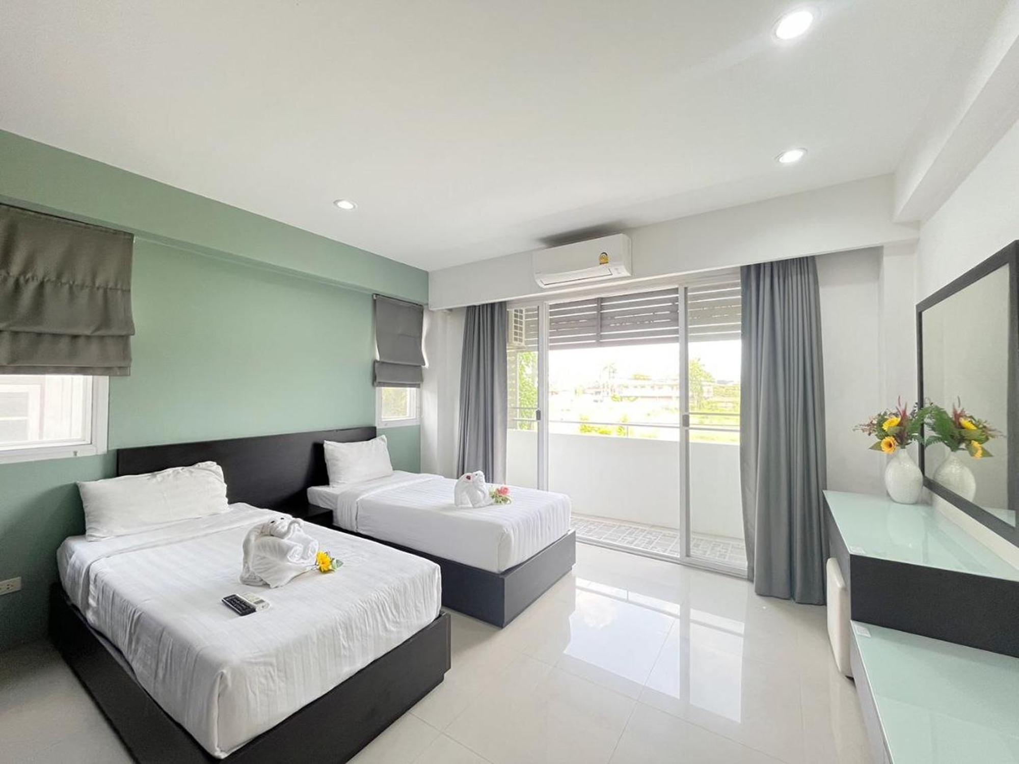 Ruan Plaisoi Apartment Bangkok Exterior photo
