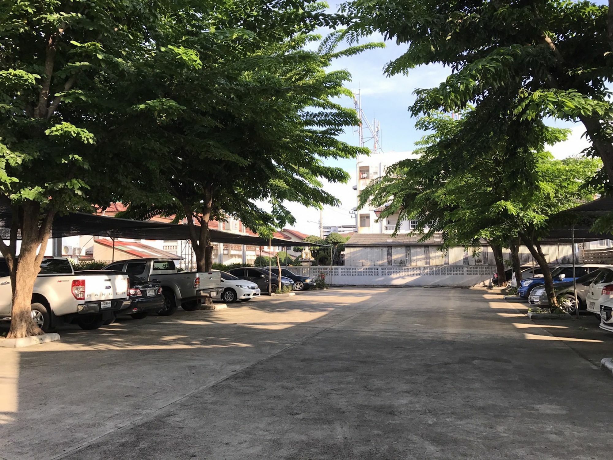 Ruan Plaisoi Apartment Bangkok Exterior photo